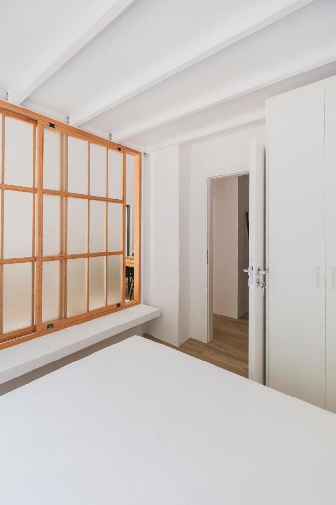 Sun-splashed Stylish Flat, steps to City Old Town photo 3