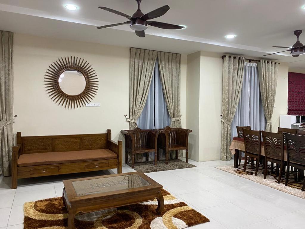 Ilham Bonda Homestay photo 4