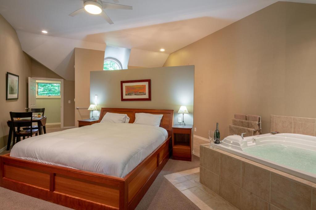 Pigeon Creek Inn - Adults Only photo 3