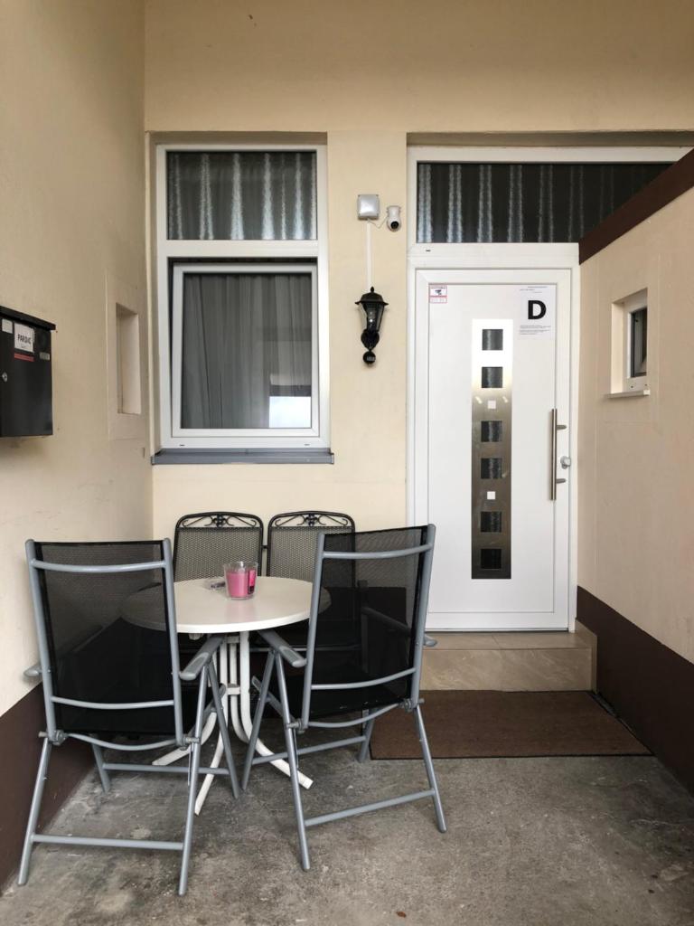 Exclusive Airport Apartment photo 4