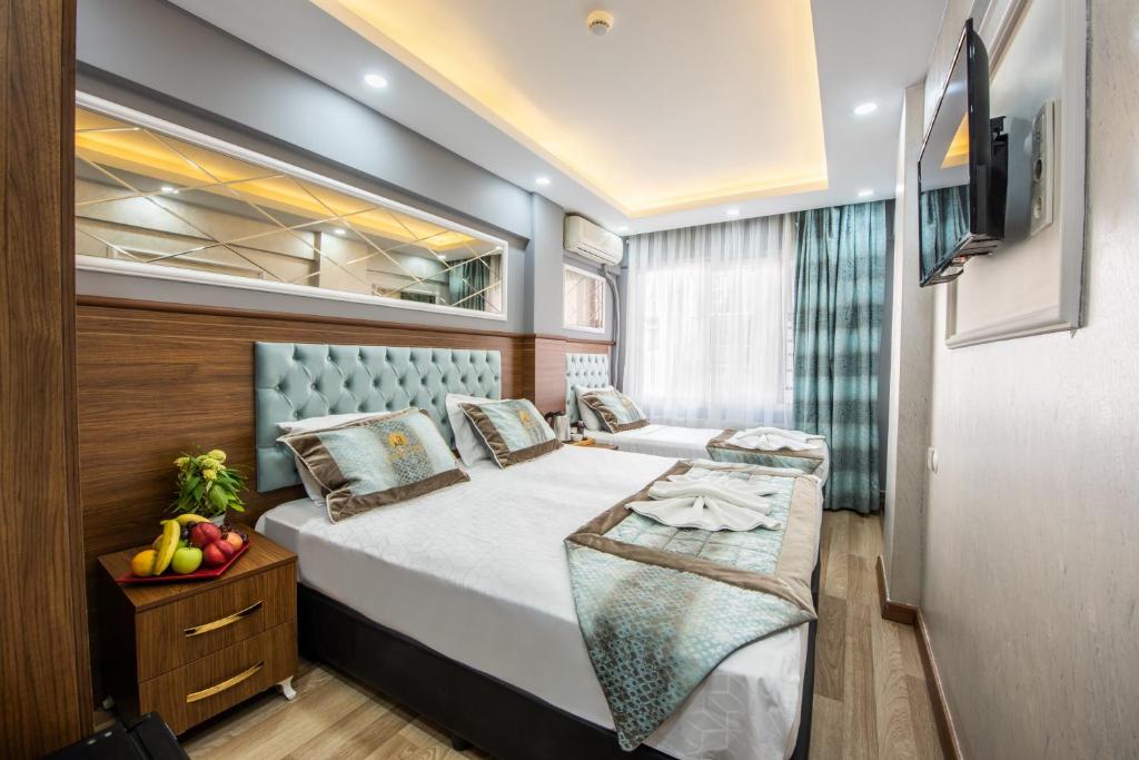 Istanbul Sirkeci Hotel - Tap to explore photos