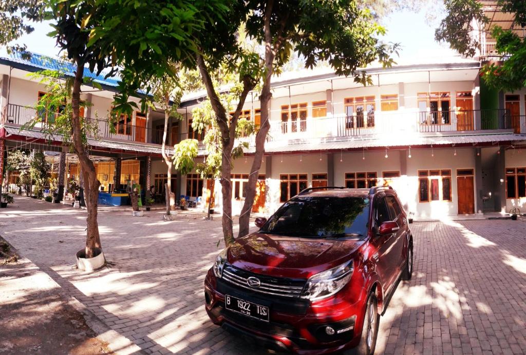 Pondok Wisata dan Restoran Elim - Tap to explore photos