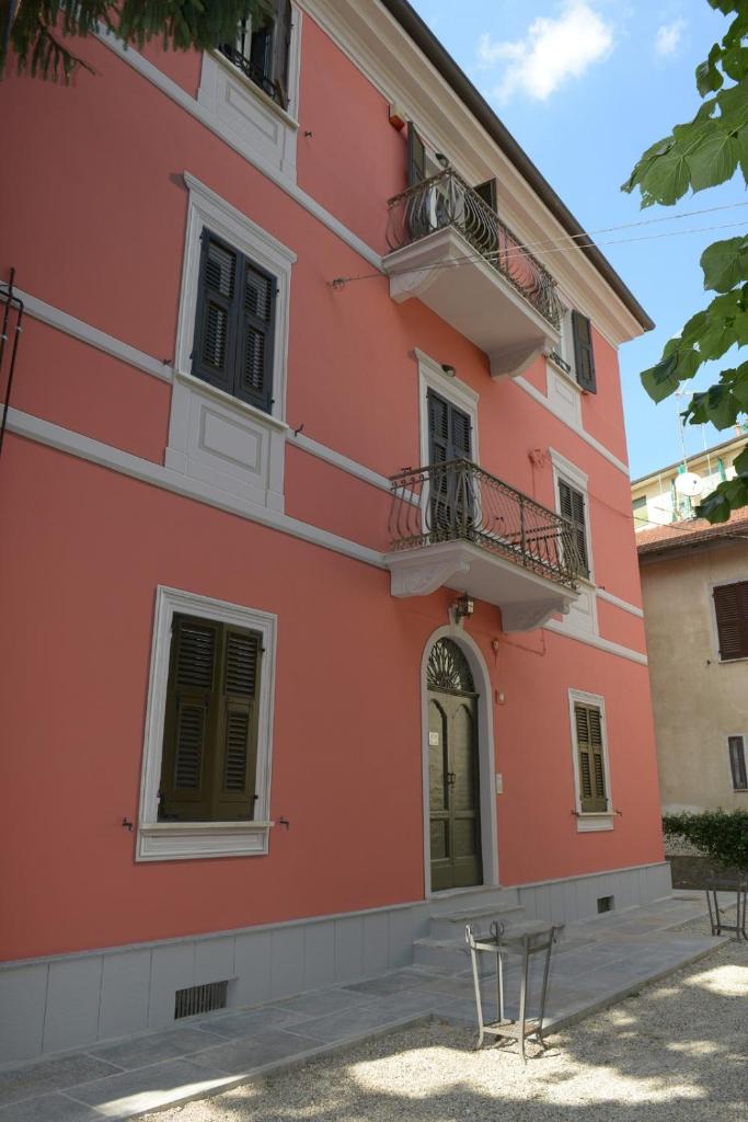 Rivaro Palace photo 1