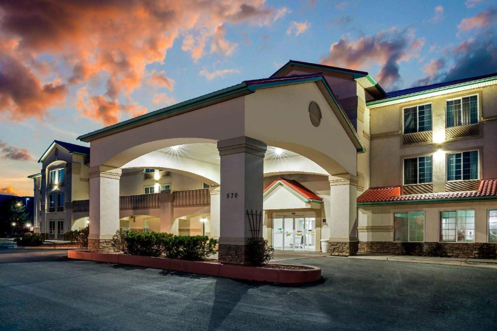 La Quinta Inn & Suites by Wyndham Fruita image