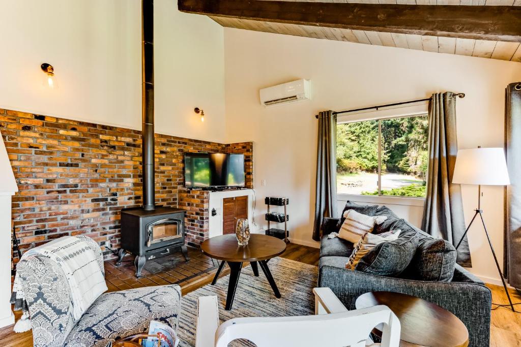 Tall Cedars Cabin By The Water photo 1