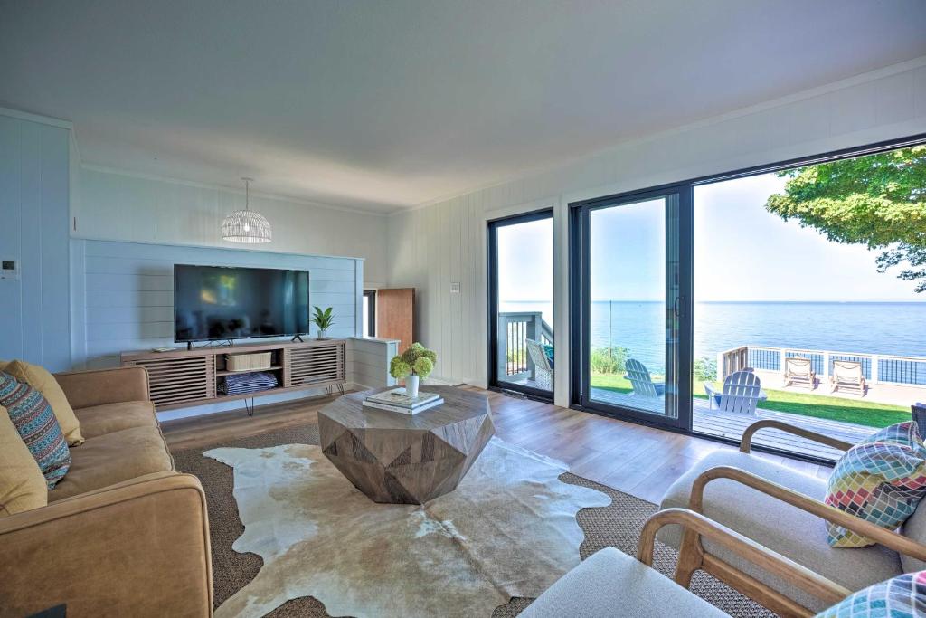 Modern Lake Michigan Home with 3 Lakefront Decks! photo 1