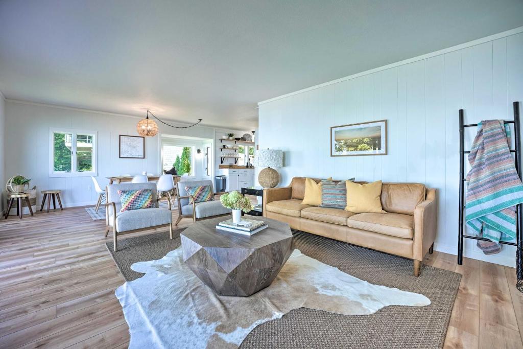 Modern Lake Michigan Home with 3 Lakefront Decks! photo 3