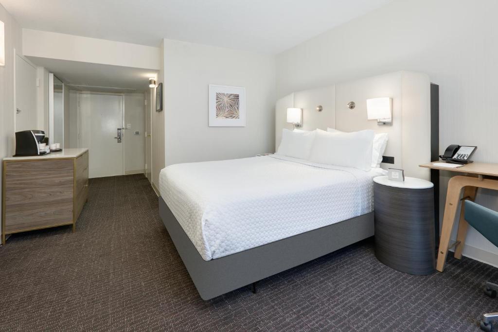 Crowne Plaza Hotel Dallas Downtown, an IHG Hotel photo 3
