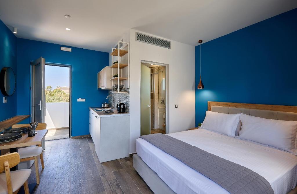 Студио (Улучшенный номер-студио с видом на сад), Theasea Stylish Residences