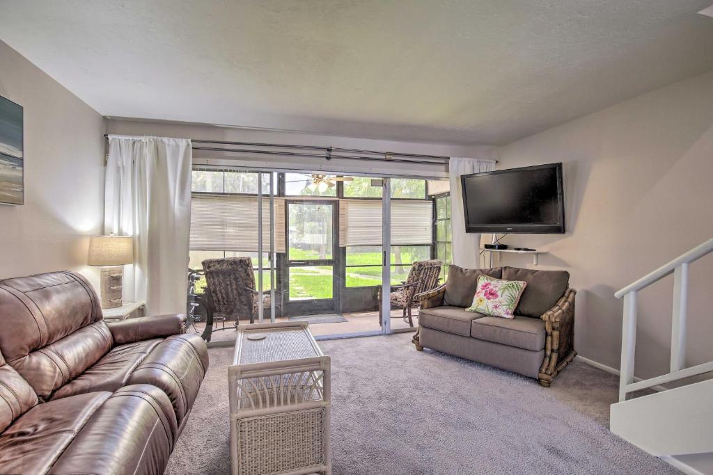 Condo with Pool Access Less Than 4 Miles to Siesta Key Beach photo 2