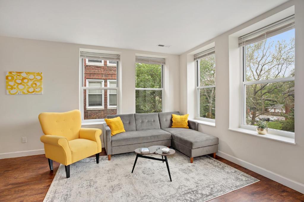 Vibrant Pad next to ForestPark/BJC/WashU image