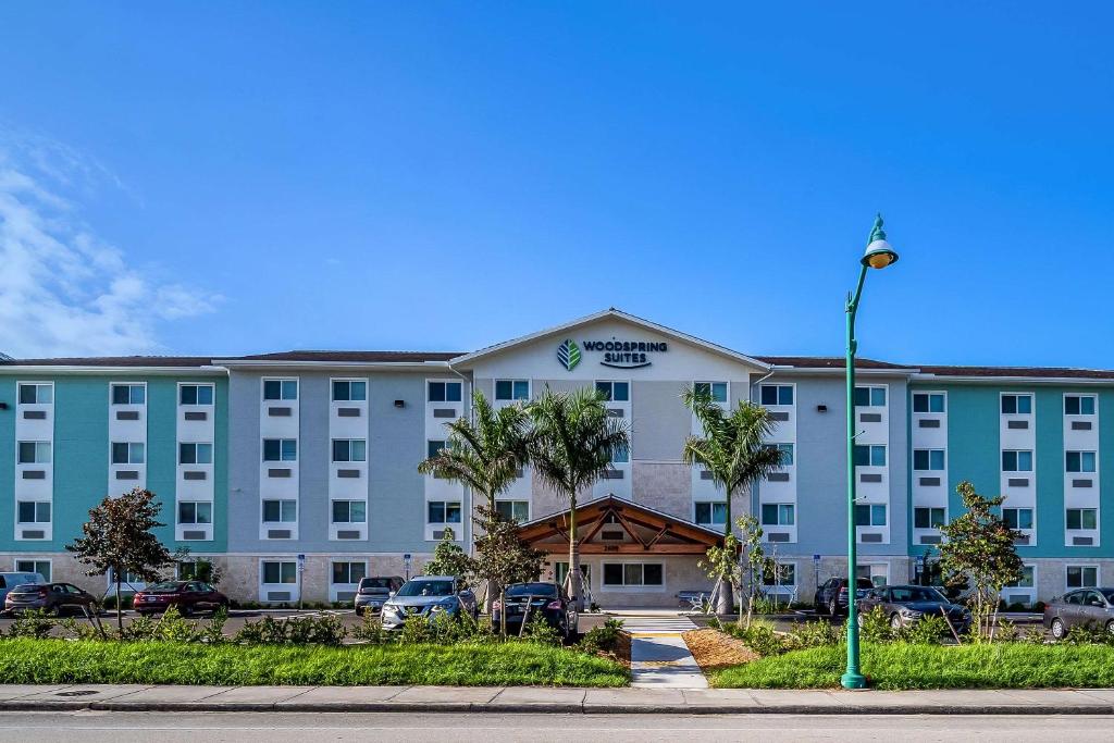 WoodSpring Suites Naples West image
