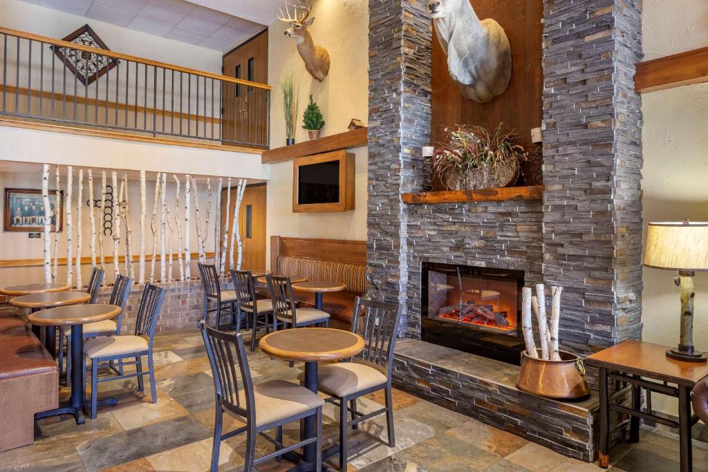 Comfort Inn at Thousand Hills photo 2