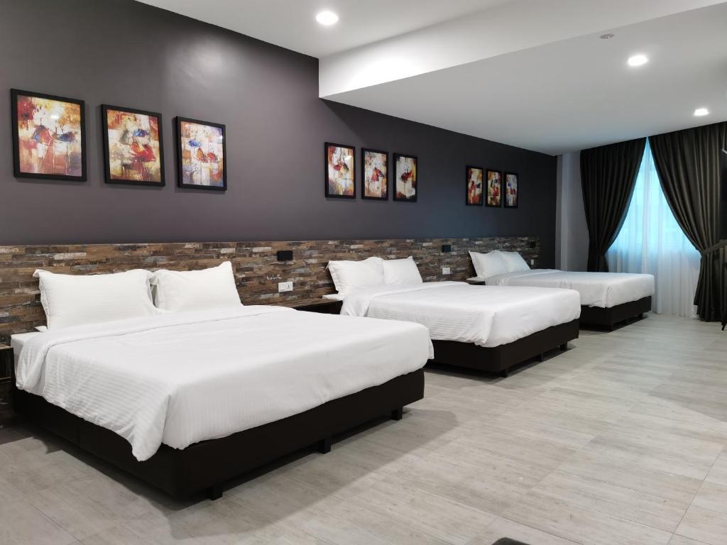 L Hotel photo 1