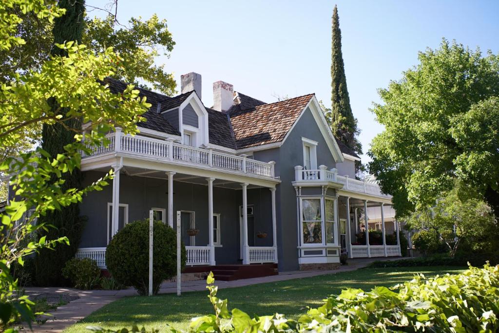 The Mulberry Inn image