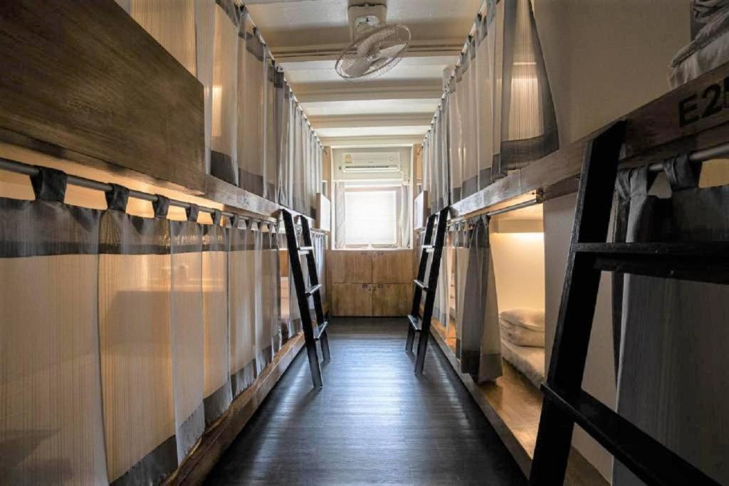 Номер (Односпальная кровать в общем номере для мужчин и женщин), 3Howw Hostel @ Sukhumvit 21