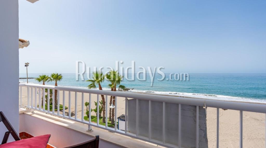 First line beach apartment photo 4