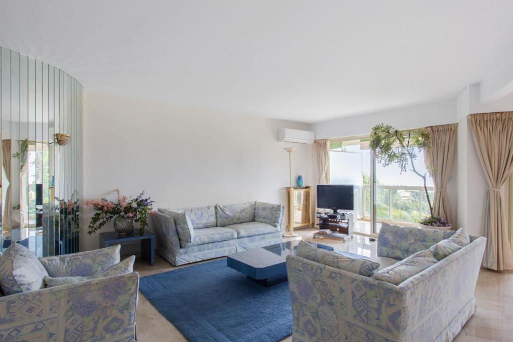 Spacious 2br with terrace and swimming pool near the sea in Nice Welkeys photo 1