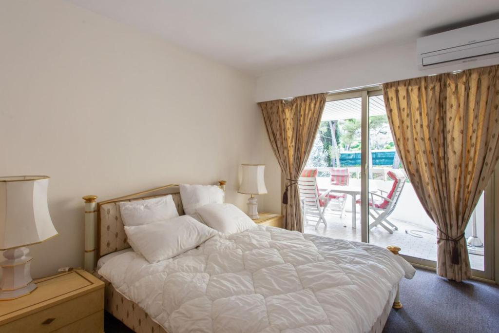 Spacious 2br with terrace and swimming pool near the sea in Nice Welkeys photo 3