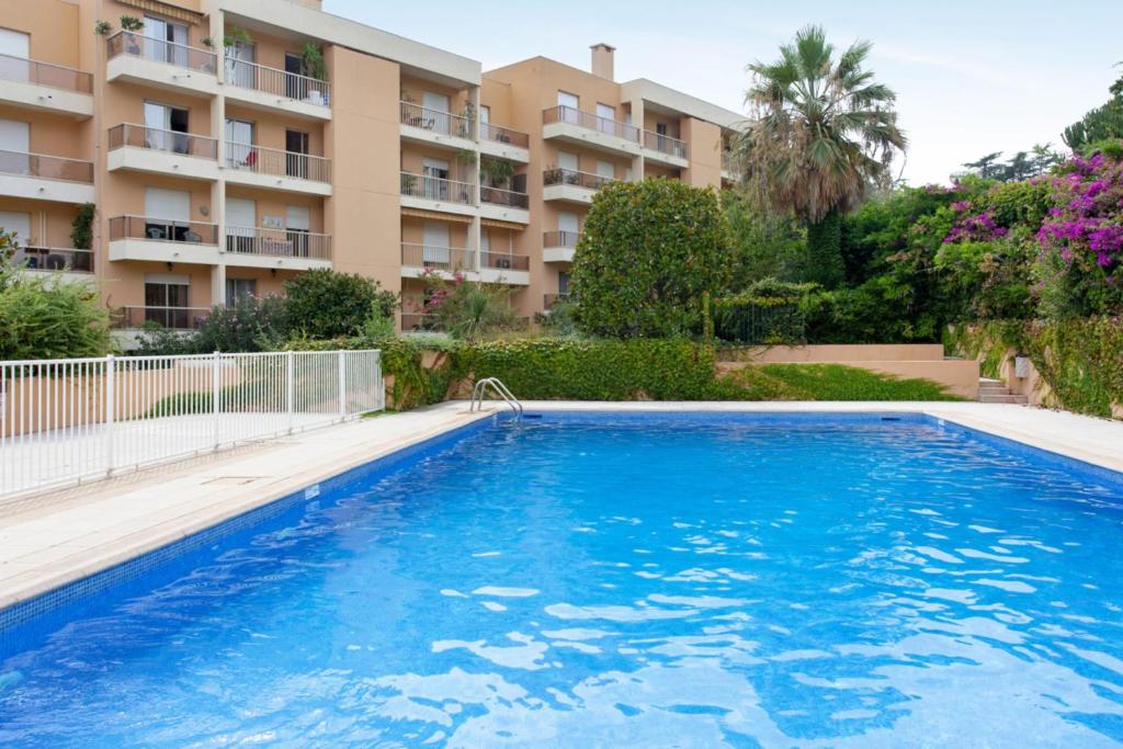 Spacious 2br with terrace and swimming pool near the sea in Nice Welkeys photo 4