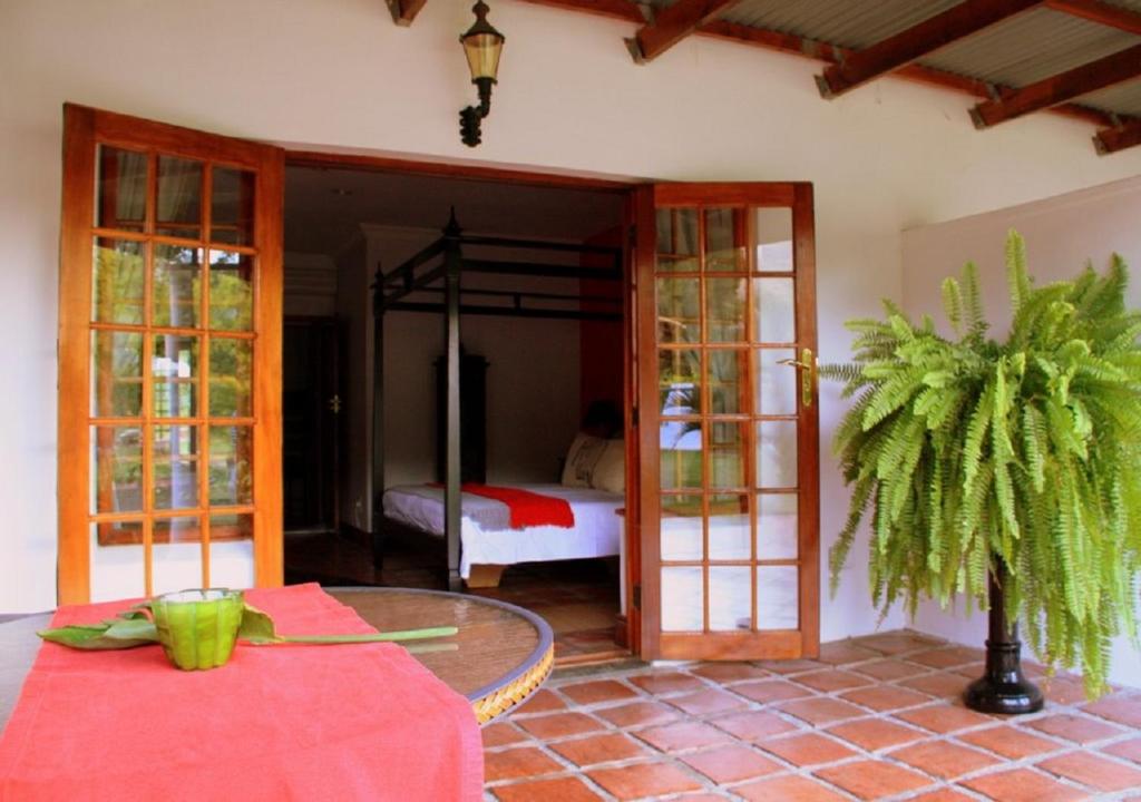 Orange-Ville Lodge & Guesthouse photo 4