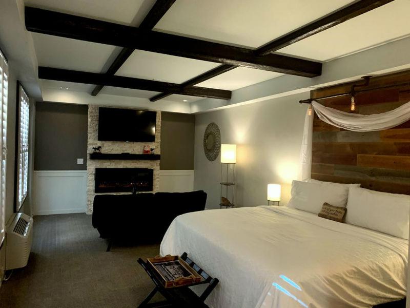 Cedar Stables Inn and Suites image
