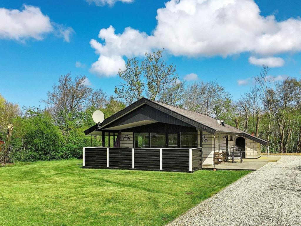 Three-Bedroom Holiday home in Hemmet 67 photo 2