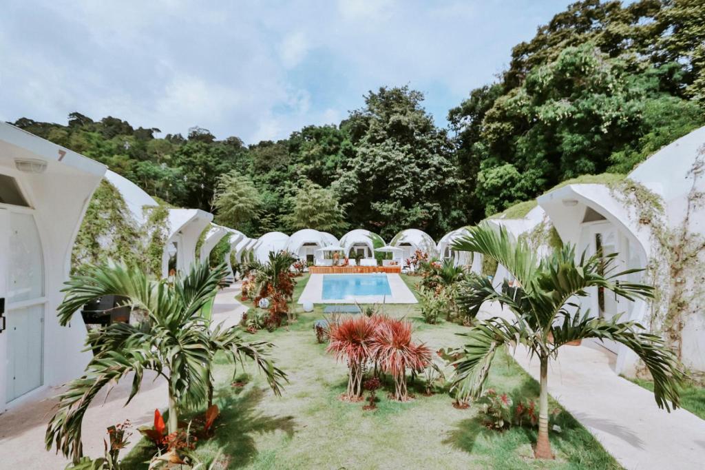Igloo Beach Lodge photo 1
