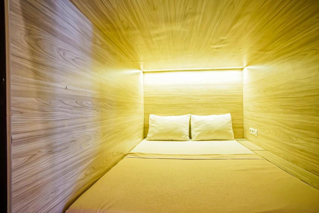 Номер (Двуспальная кровать в общем номере для мужчин и женщин), RedDoorz @ BB Hostel Canggu