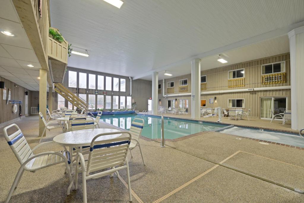Sandwich Lodge & Resort image