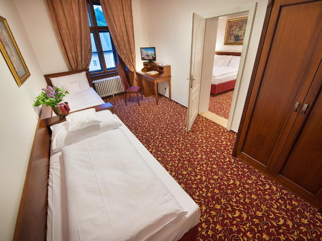 EA Zamecky Hotel Hruba Skala photo 1