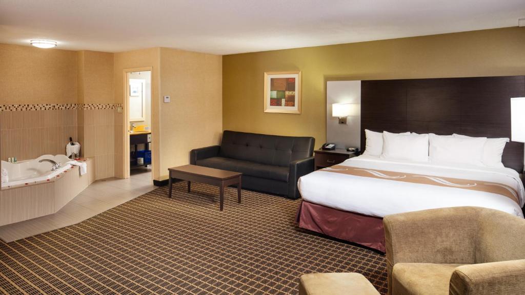 Quality Inn & Suites Downtown Windsor, ON, Canada photo 3
