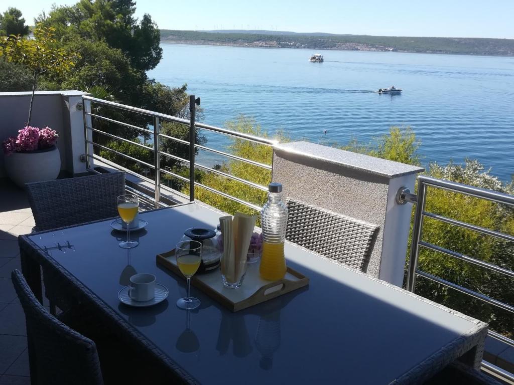 Apartment Vlatkica - 10m from beach photo 1