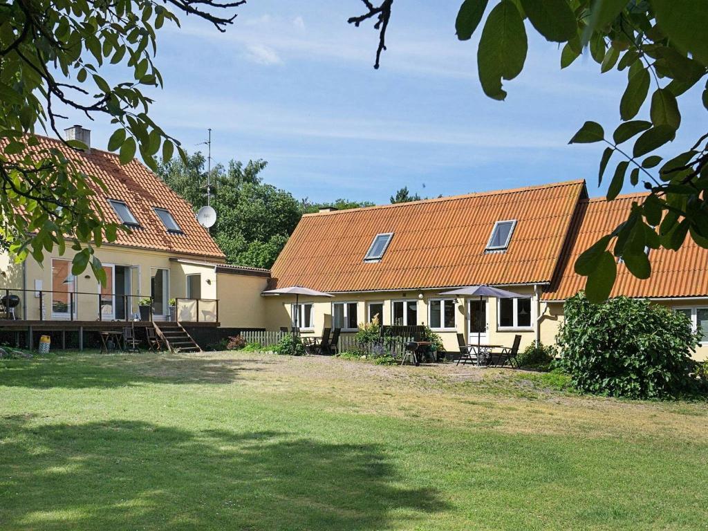 Two-Bedroom Holiday home in Svaneke 4 photo 2