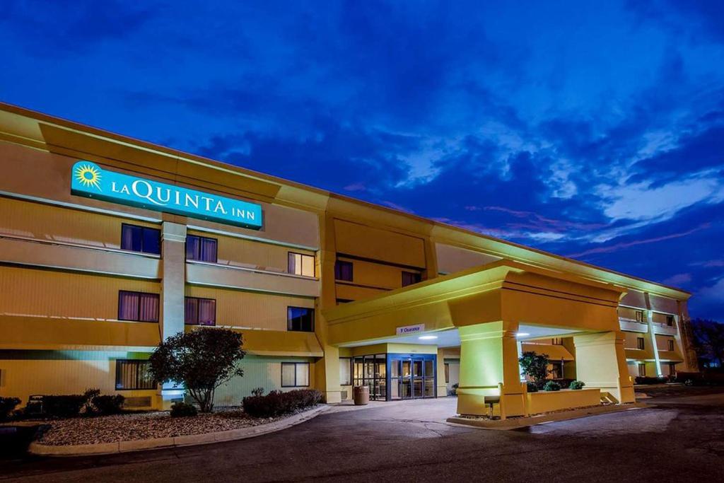 La Quinta Inn by Wyndham Detroit Southgate image