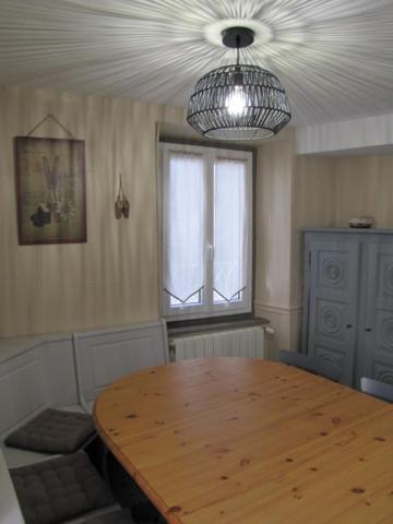 Maison de village dans une rue calme photo 3