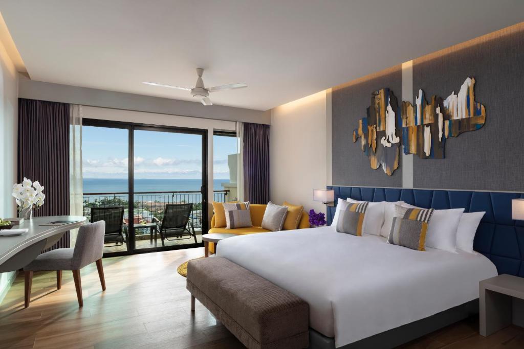 Сьюит (Улучшенный номер Avani с видом на море), Курортный отель Aonang Cliff Beach Resort