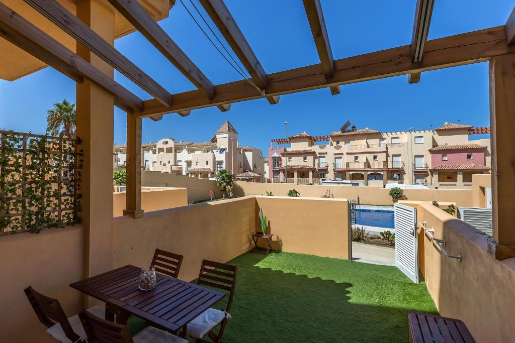 Bajo con Jardin y Piscina cerca de la Playa Dos Dormitorios photo 2