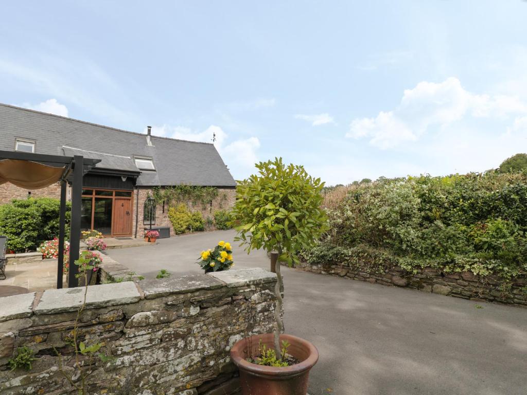 Pentre Barn photo 1