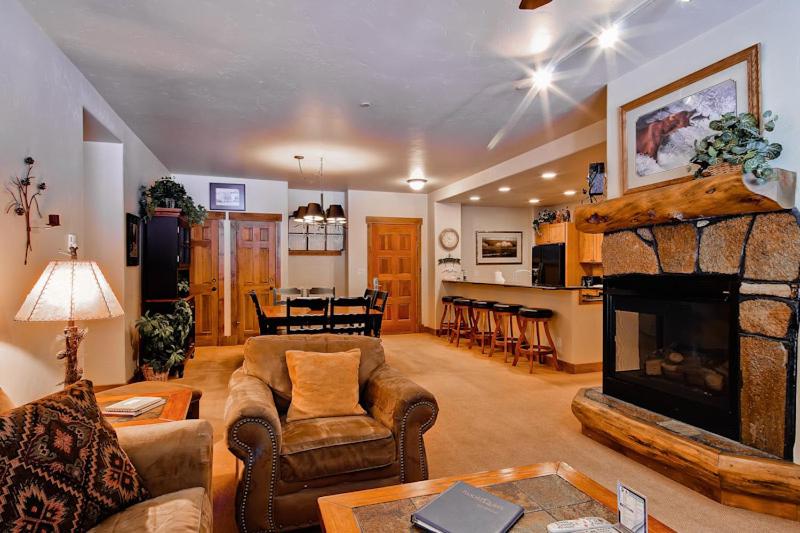Champagne Lodge photo 1