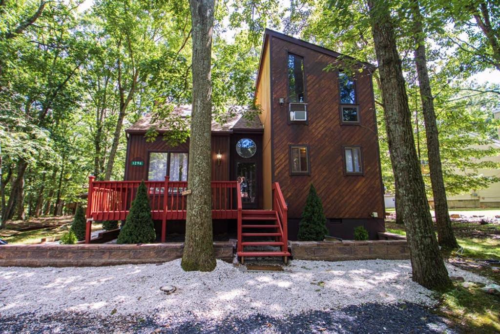 Entire 3 Bedroom Adventure Chalet, Near the best of the Poconos photo 1