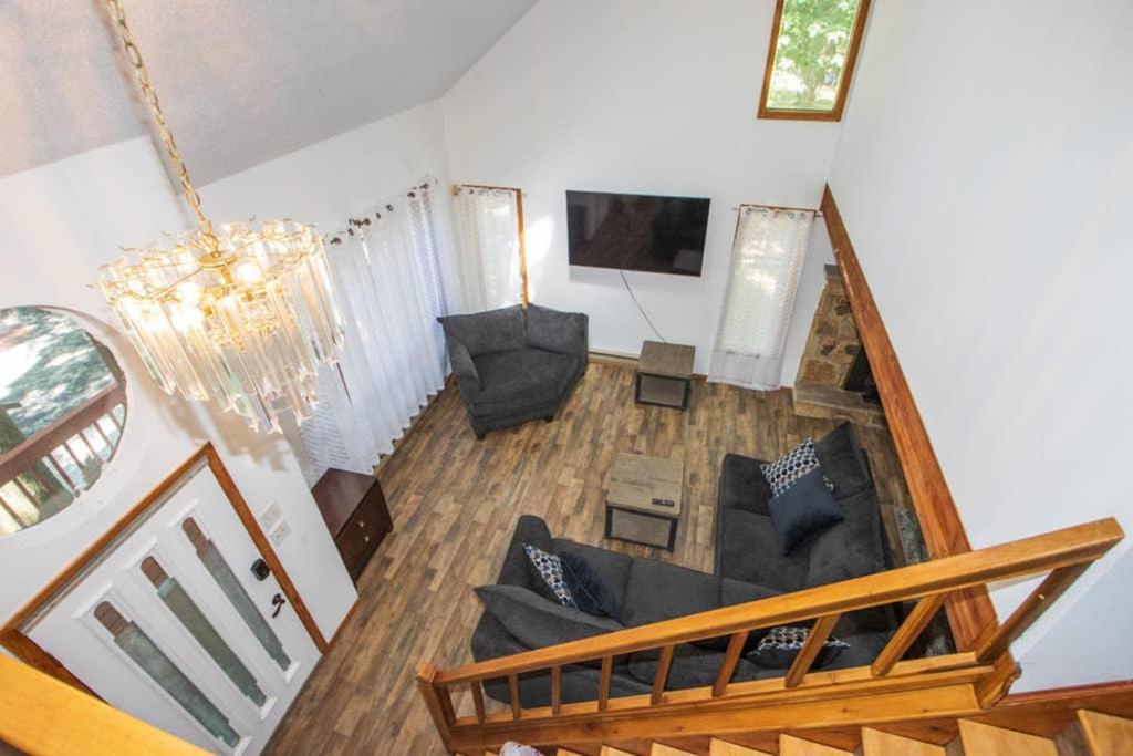 Entire 3 Bedroom Adventure Chalet, Near the best of the Poconos photo 4