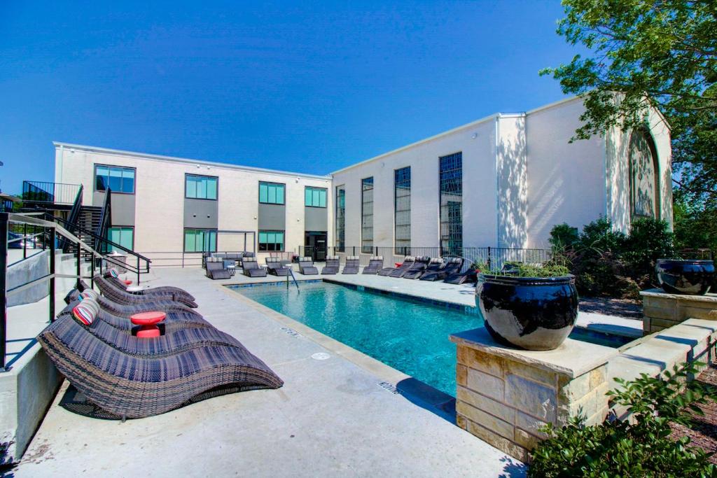 Bishop Arts Hotel by Qresorts. image