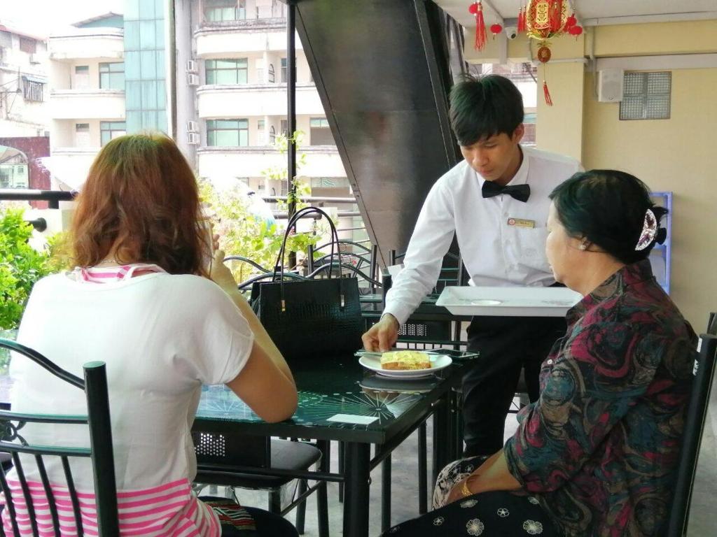 Golden Gate China Town Hotel photo 1