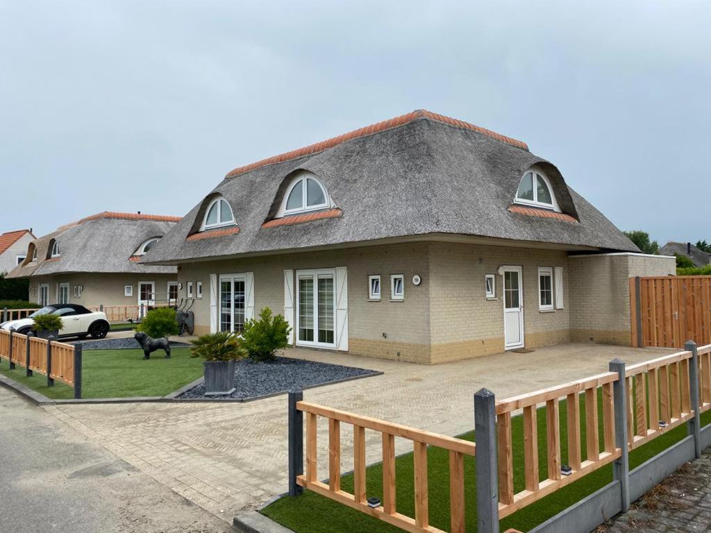 Beach bungalow Hellevoetsluis photo 3