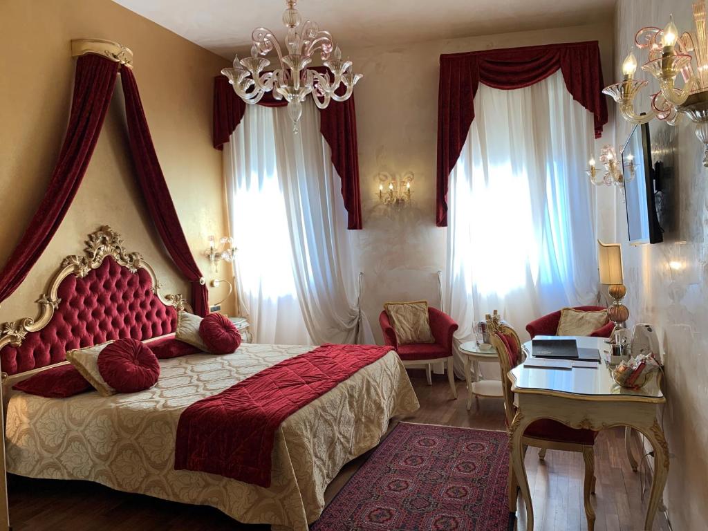 Savoia & Jolanda photo 3