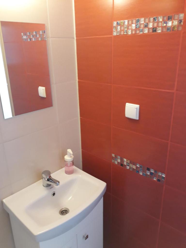 Hotelik Okęcie 39 - transfer to airport 30 PLN photo 2