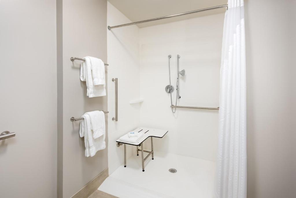 Holiday Inn Express & Suites West Plains Southwest, an IHG Hotel photo 1