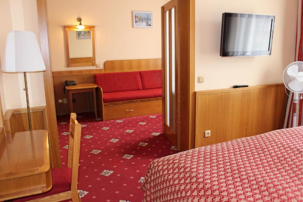 Четырехместный (Четырехместный номер с ванной комнатой), Aksania Hotel
