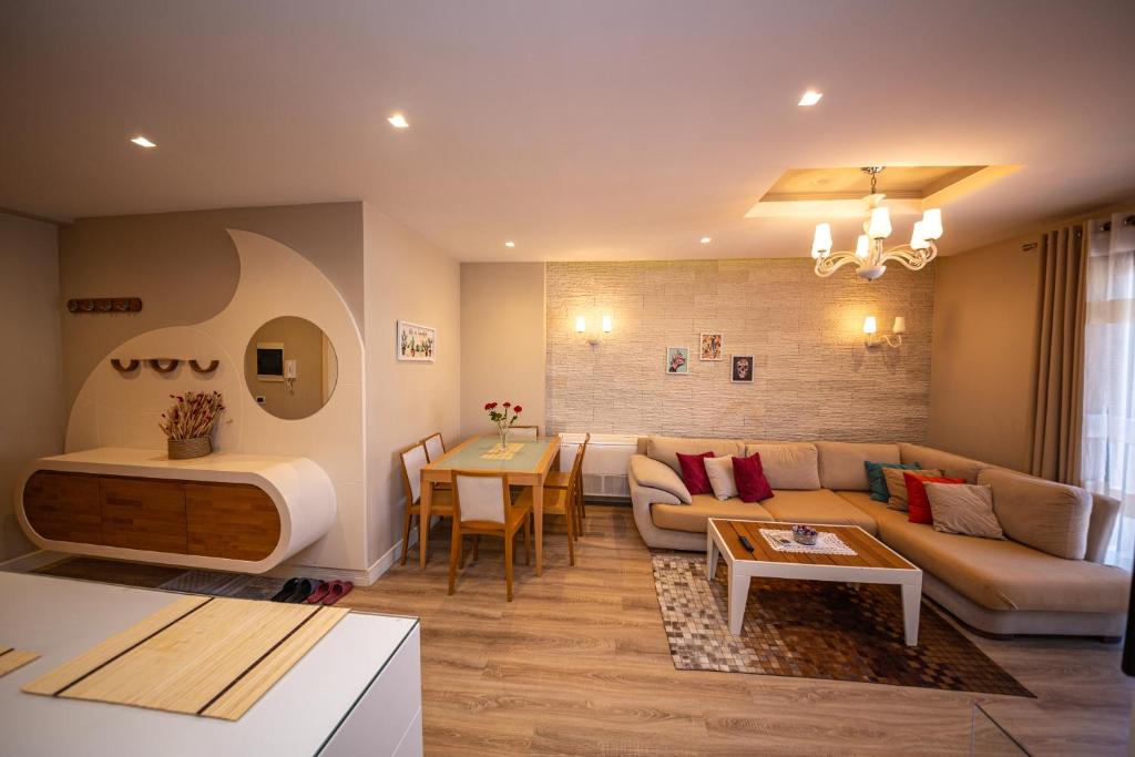 Milestone Deluxe Apartment Tirana photo 3